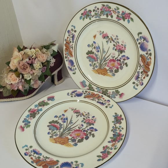 Vintage Wedgwood Other - 2 Vintage Wedgwood Dinner plates